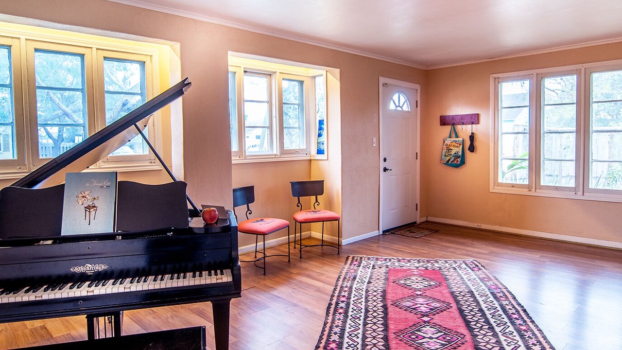 Photo of Bedroom in Bay Area