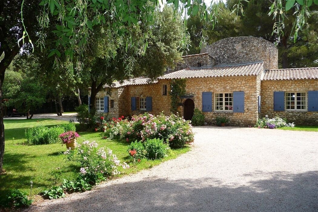 Photo of Outdoor in Lambesc