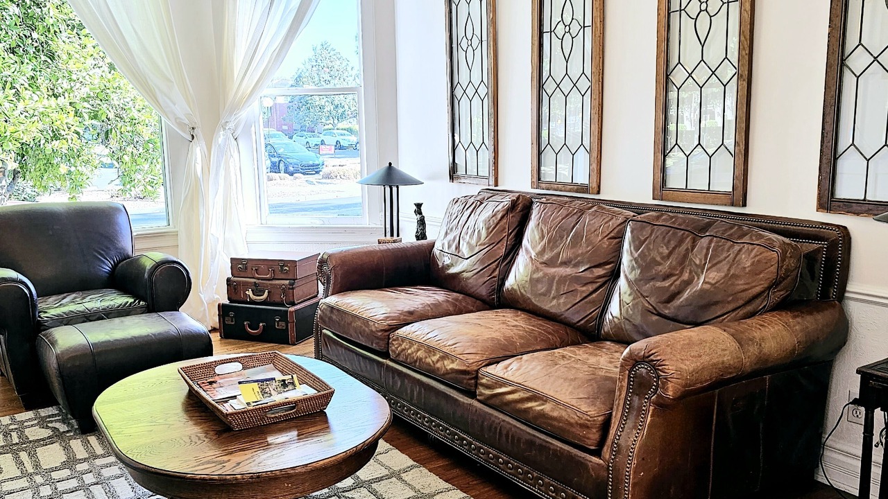 Photo of Livingroom in Downtown