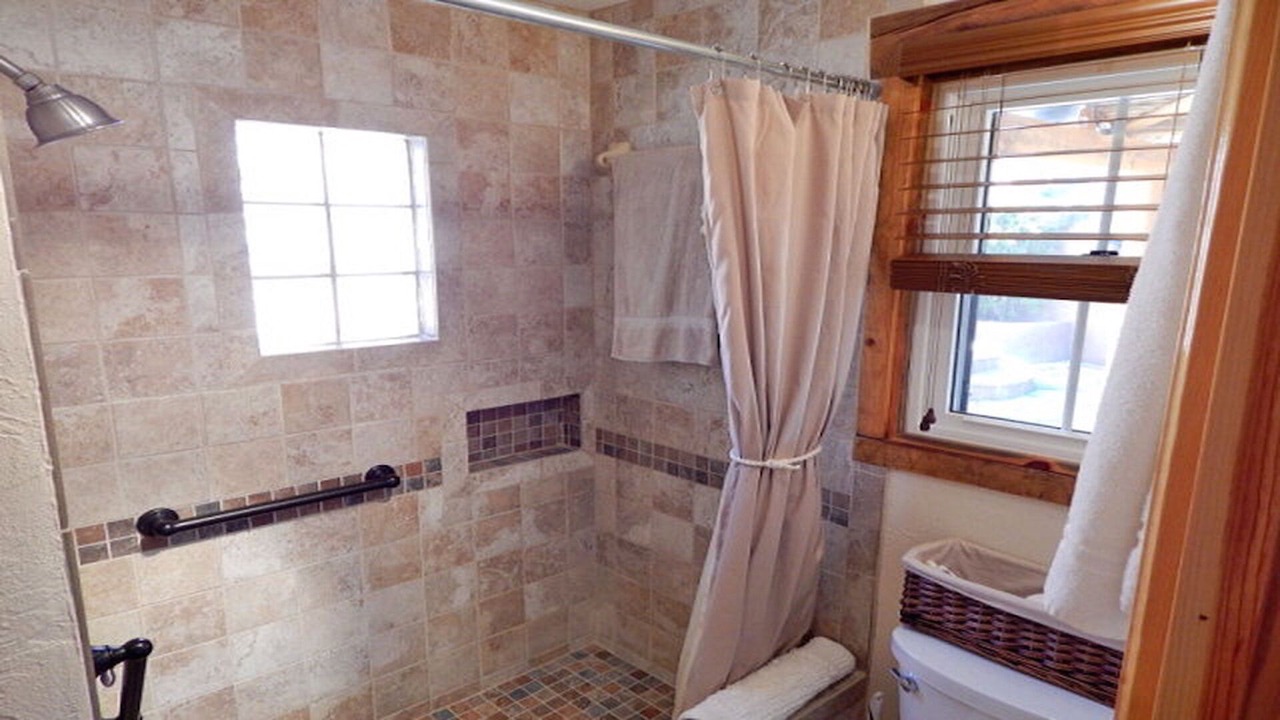 Photo of Bathroom in Marathon