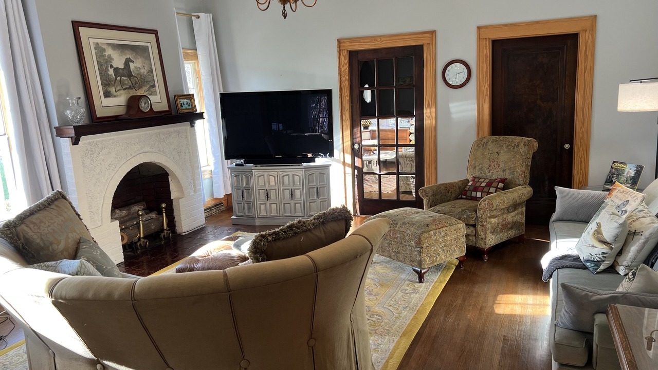 Photo of Livingroom in LaFayette