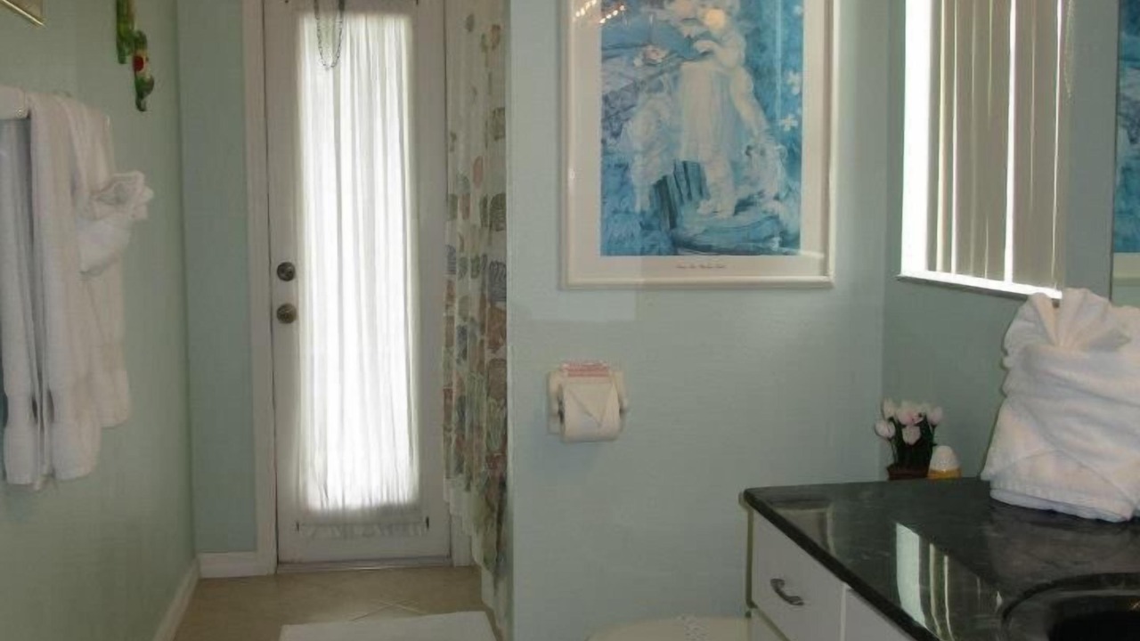 Photo of Bathroom in Lindfields