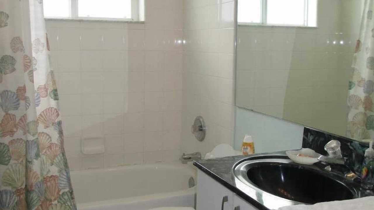 Photo of Bathroom in Lindfields
