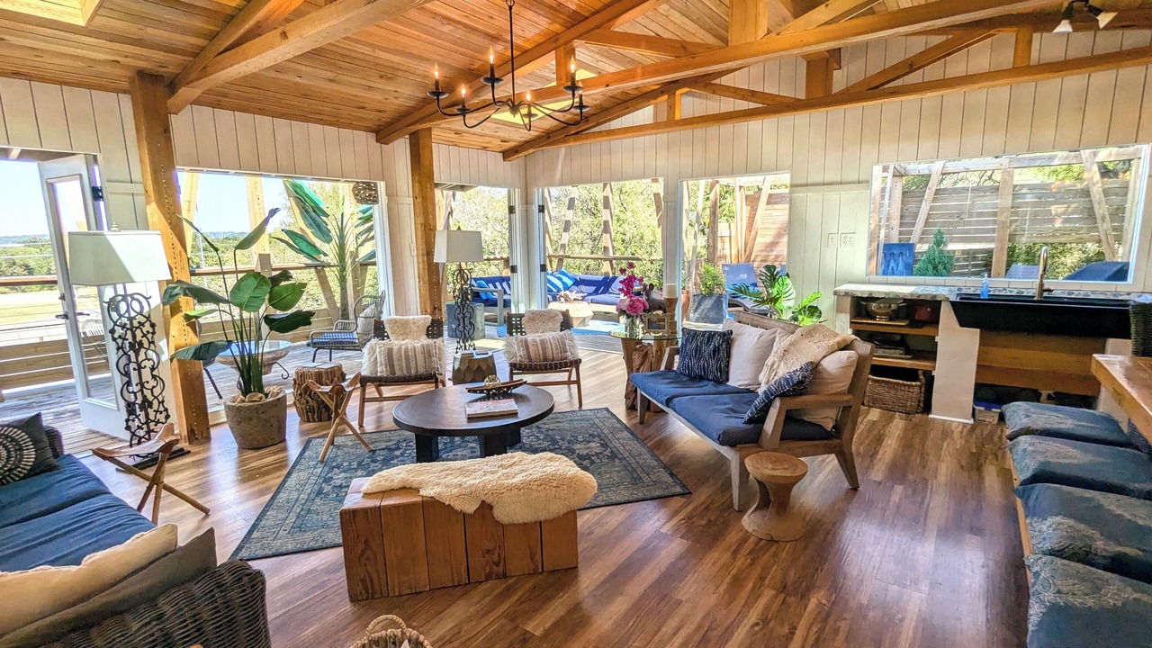 Photo of Livingroom in Barton Hills