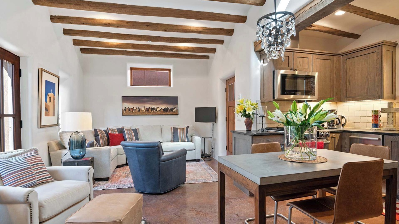 Photo of Livingroom in Historic Eastside
