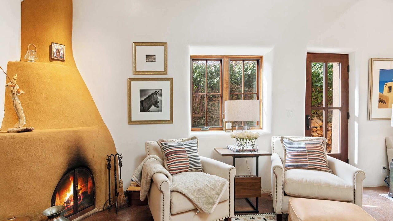 Photo of Livingroom in Historic Eastside