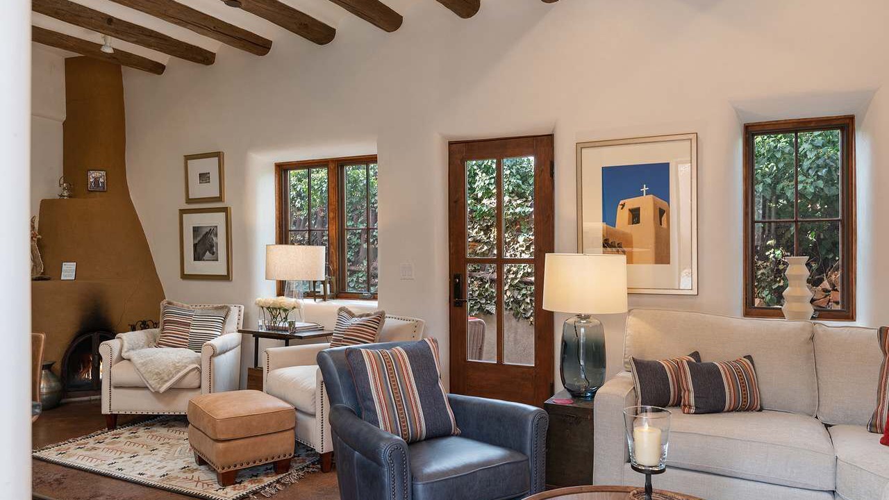 Photo of Livingroom in Historic Eastside