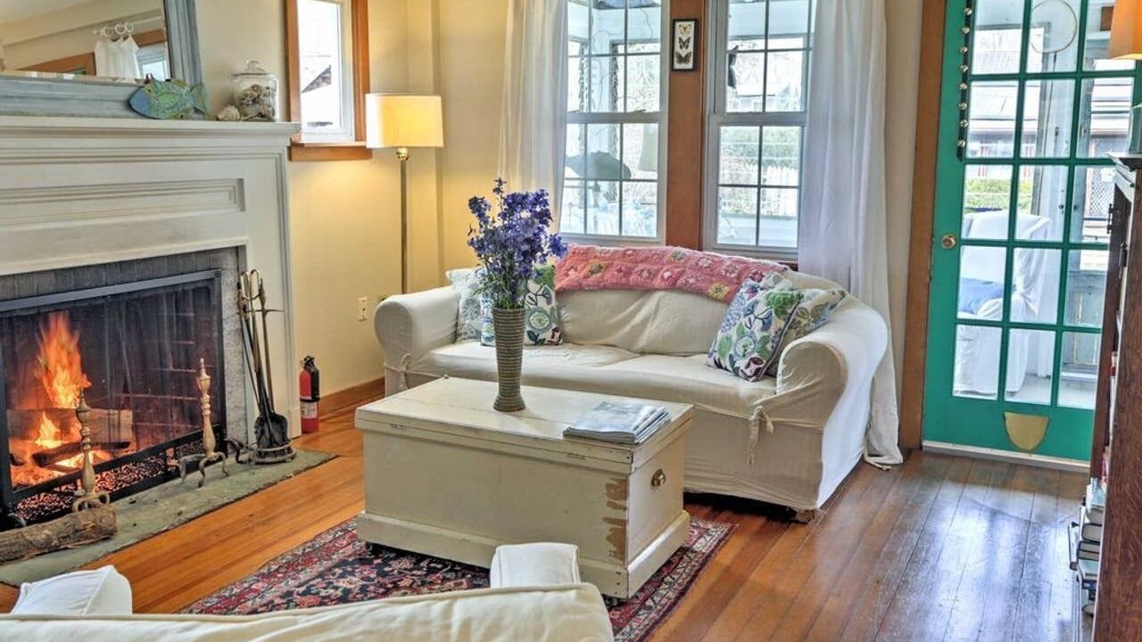 Photo of Livingroom in Saybrook Manor