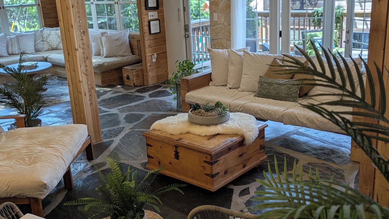 Photo of Livingroom in Barton Hills