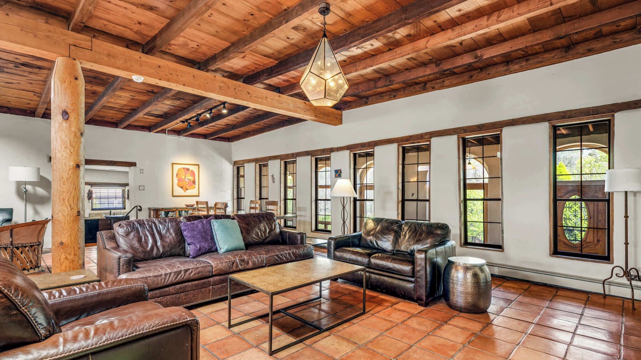 Photo of Livingroom in Historic Eastside