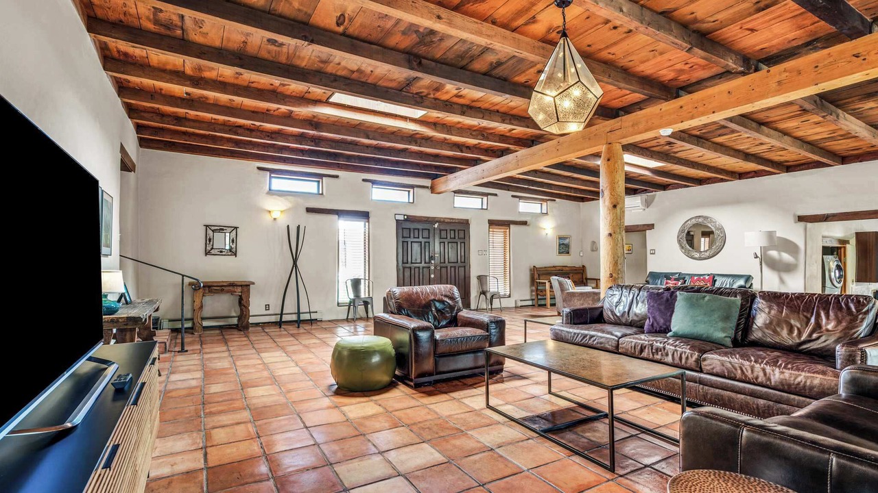 Photo of Livingroom in Historic Eastside