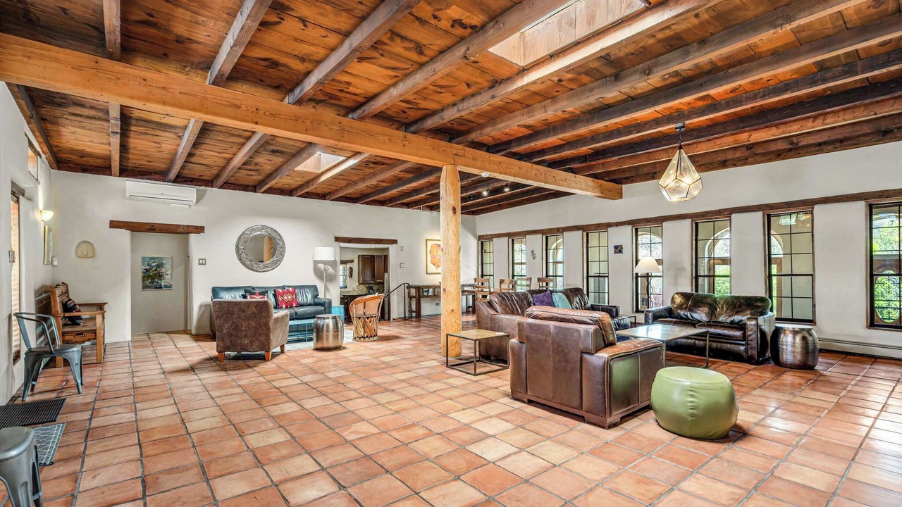 Photo of Livingroom in Historic Eastside