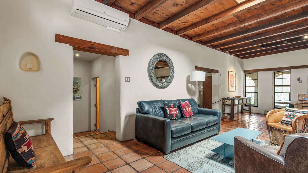 Photo of Livingroom in Historic Eastside