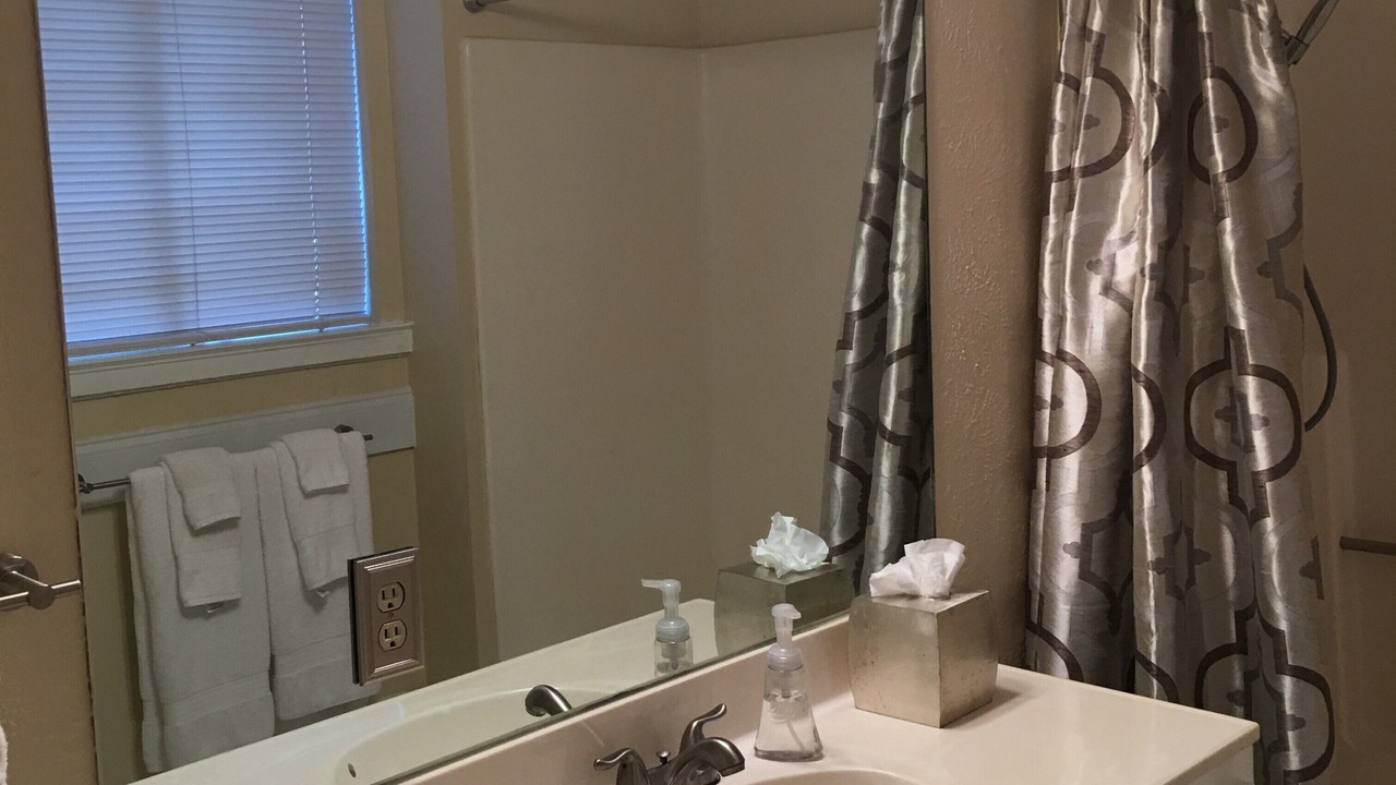 Photo of Bathroom in Knox - Henderson