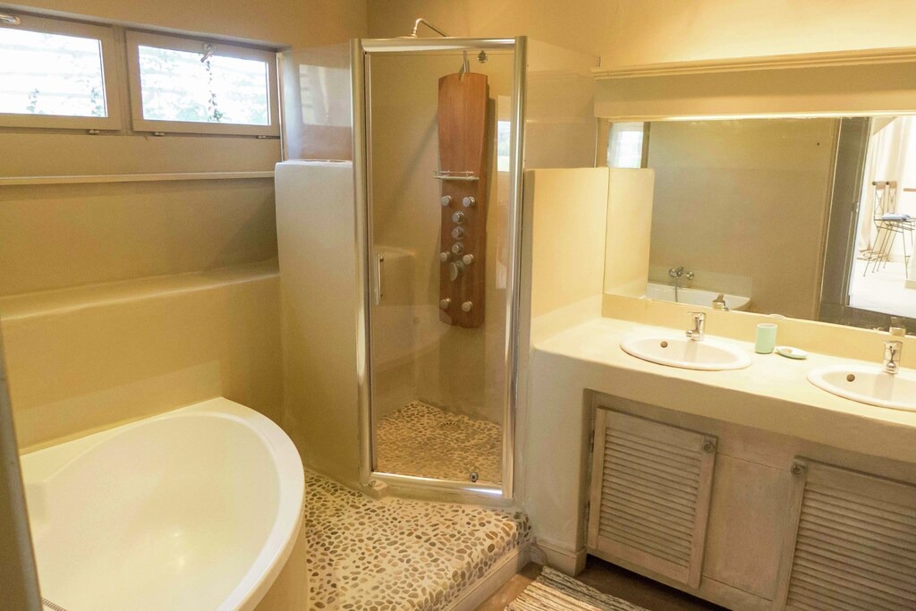 Photo of Bathroom in Loupia