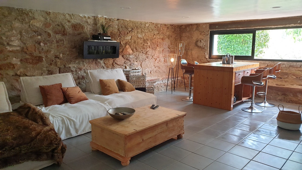 Photo of Others in Quarante