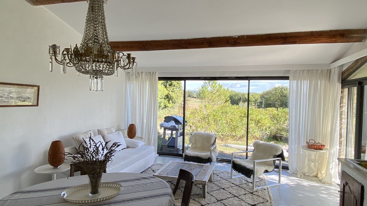Photo of Livingroom in Pierrerue