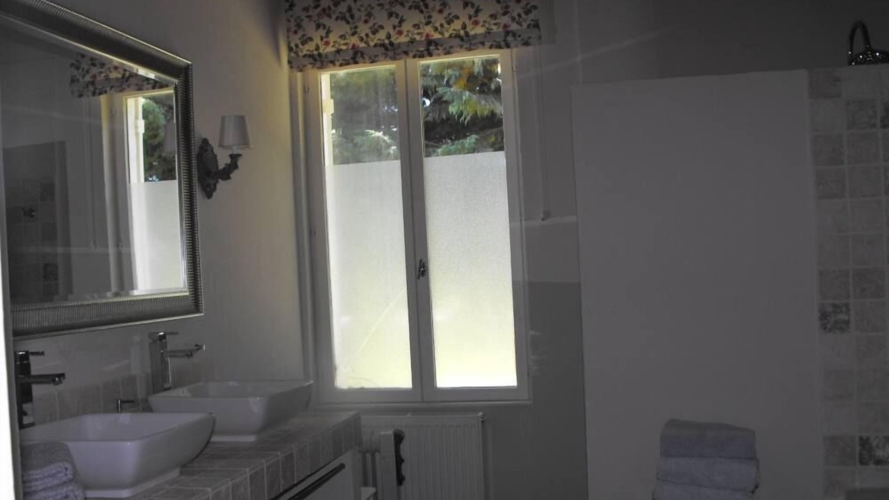 Photo of Bathroom in Caderousse