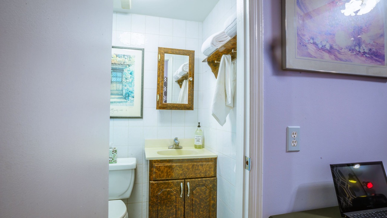 Photo of Bathroom in Alden Manor