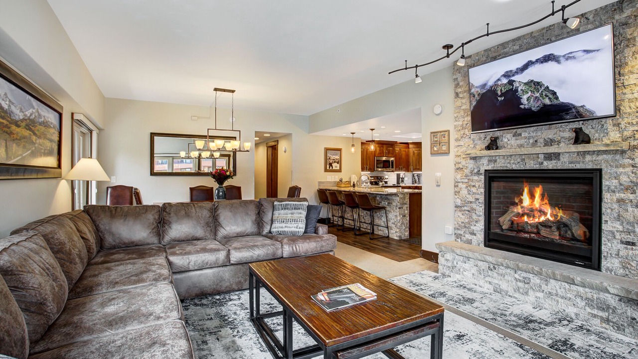 Photo of Livingroom in Peak 9