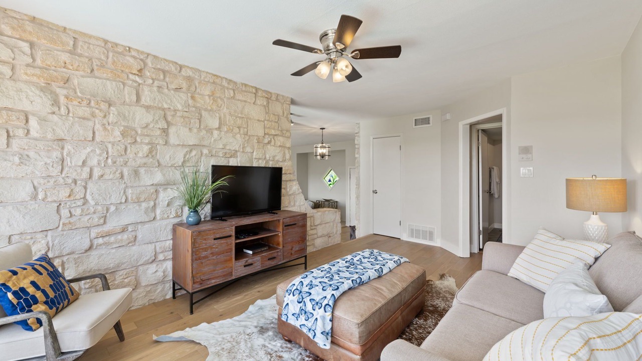 Photo of Livingroom in Travis Landing