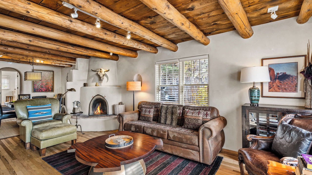 Photo of Livingroom in Historic Eastside