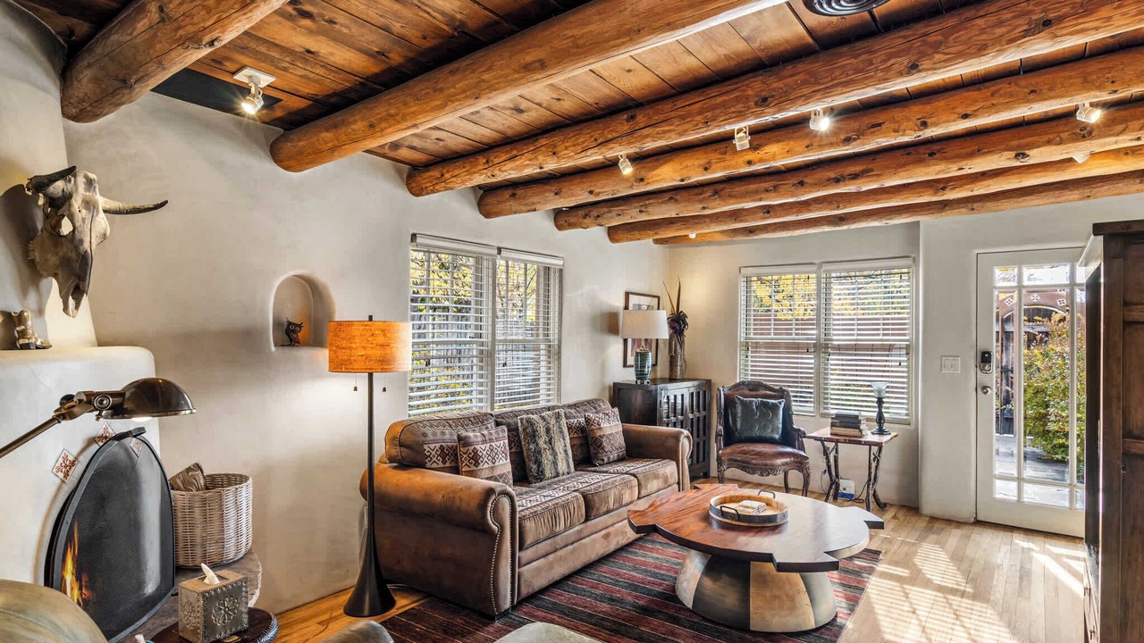 Photo of Livingroom in Historic Eastside