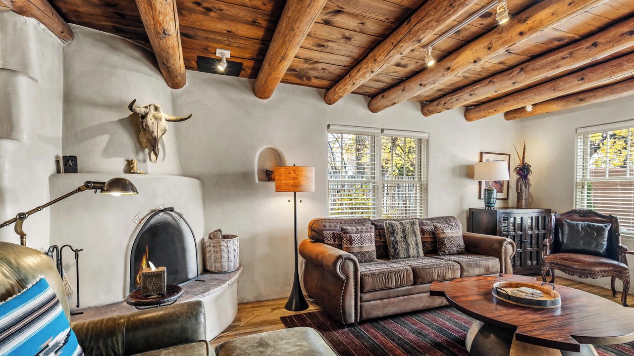Photo of Livingroom in Historic Eastside