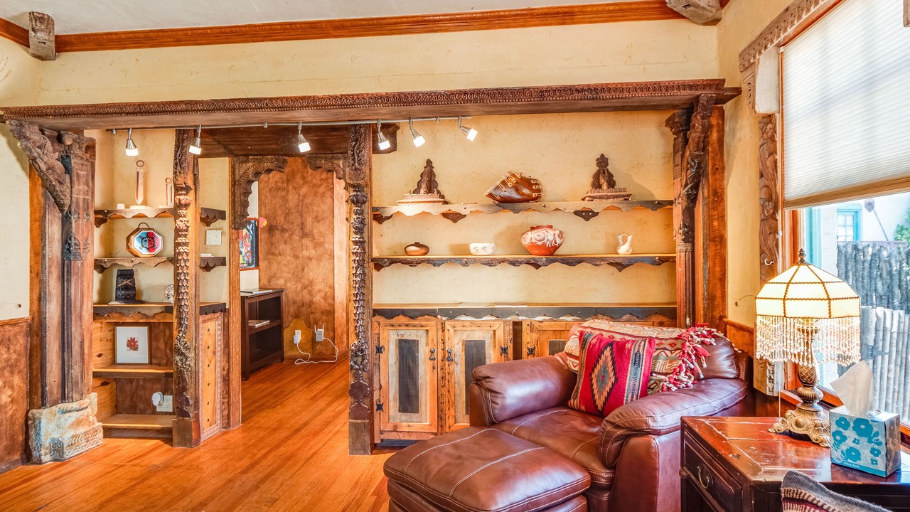 Photo of Livingroom in Historic Eastside