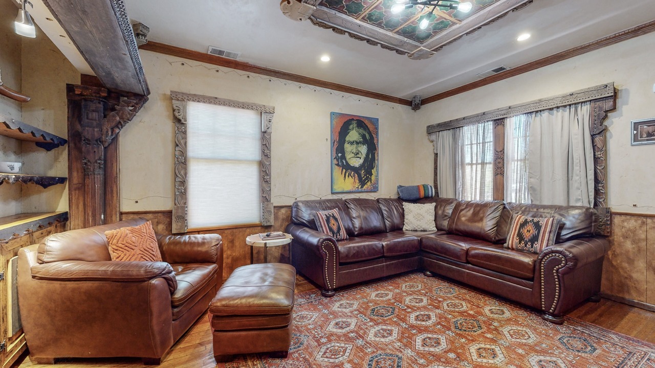 Photo of Livingroom in Historic Eastside