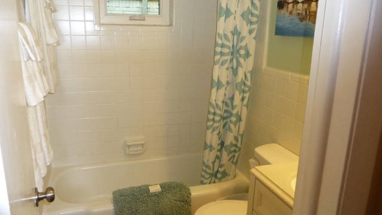Photo of Bathroom in Knox - Henderson