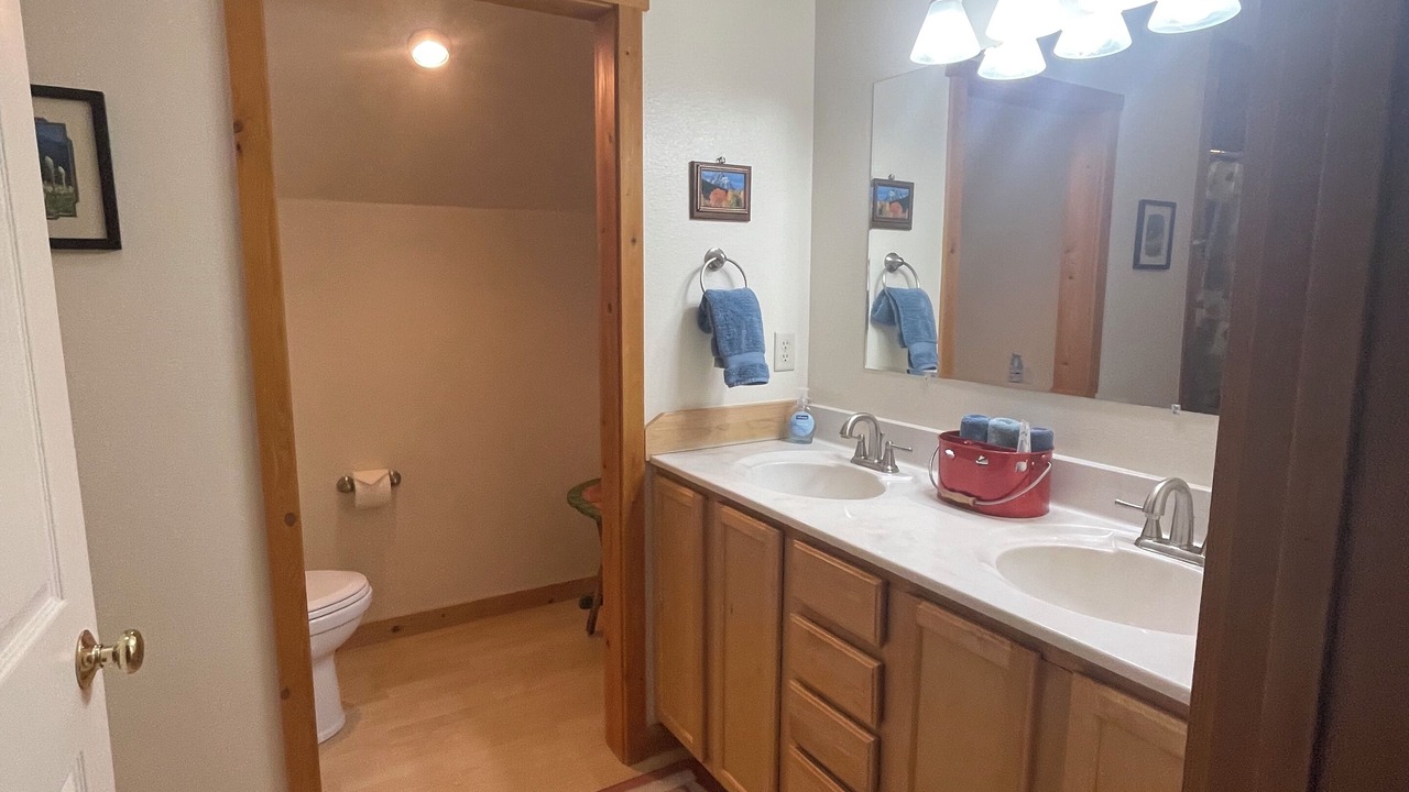 Photo of Others in Emigrant