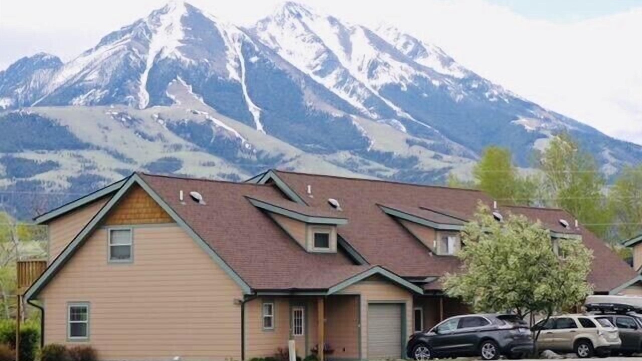 Photo of Others in Emigrant