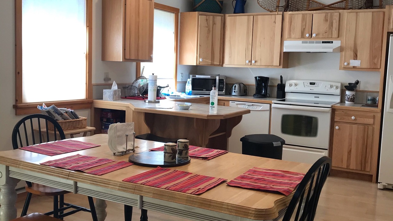 Photo of Others in Emigrant