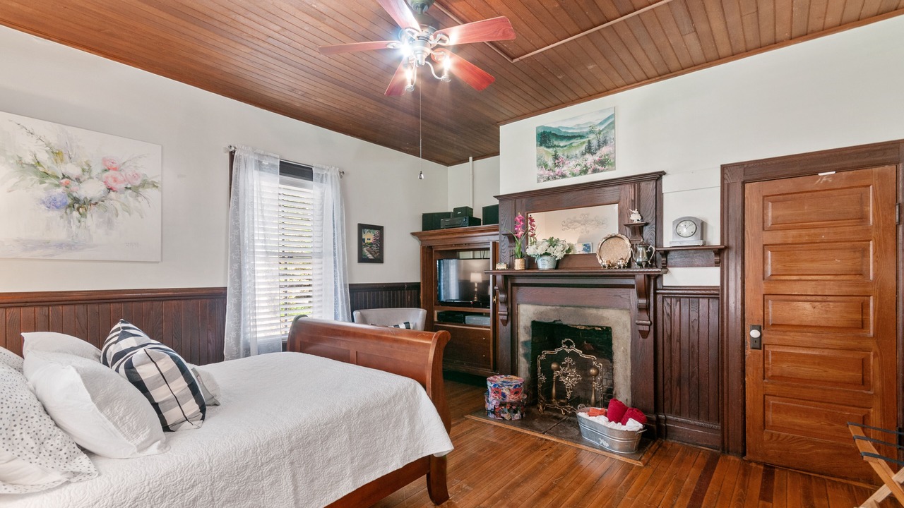 Photo of Bedroom in Waynesville
