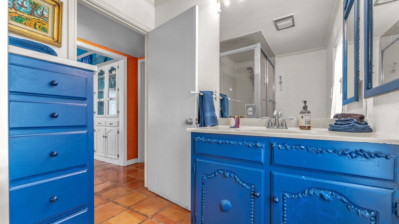 Photo of Bathroom in Oak Park - Northwood