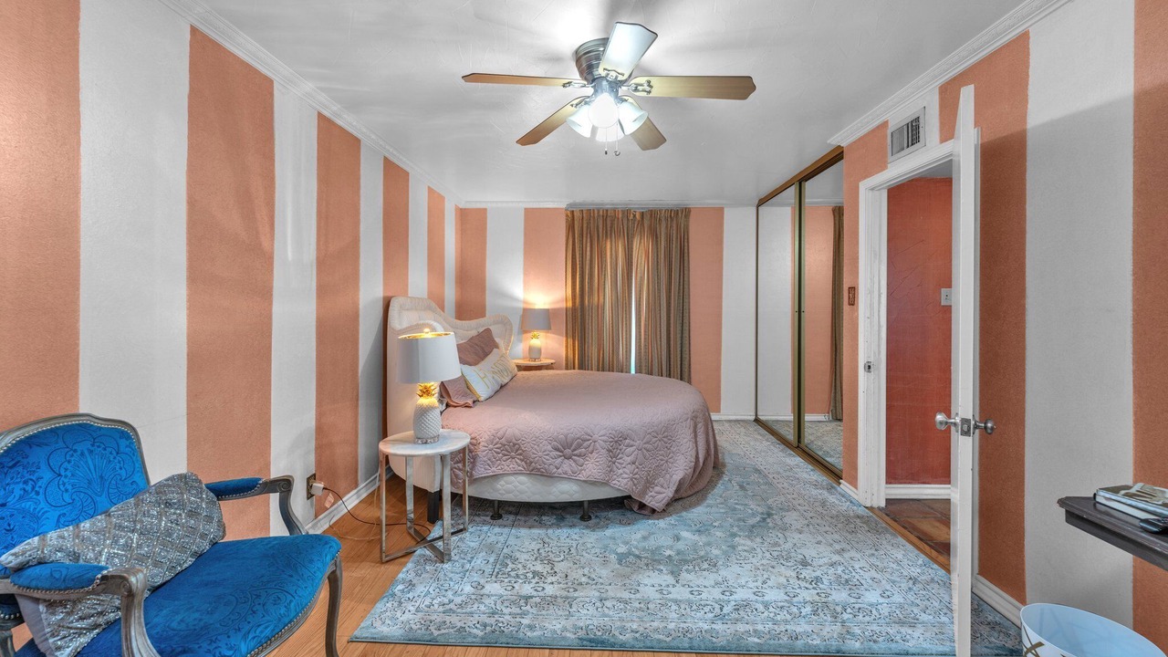 Photo of Bedroom in Oak Park - Northwood