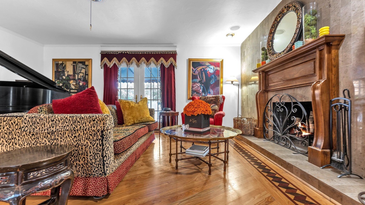 Photo of Livingroom in Oak Park - Northwood