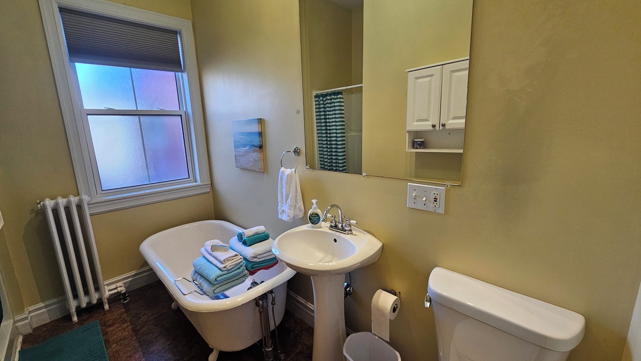 Photo of Bathroom in Queens Square
