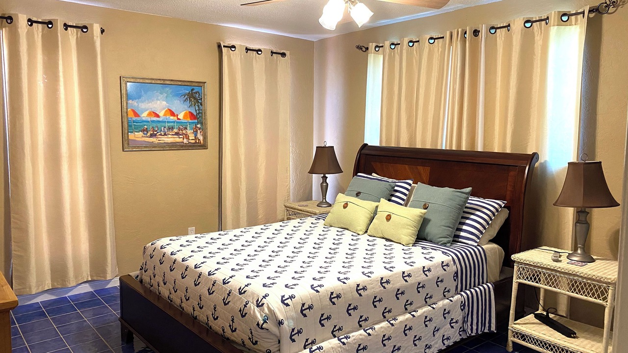 Photo of Bedroom in Knollwood Beach