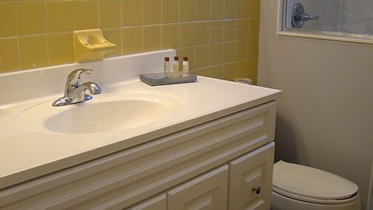 Photo of Bathroom in Knollwood Beach