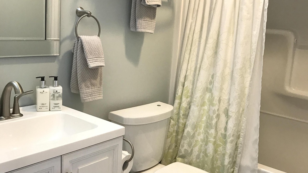 Photo of Bathroom in Queens Square
