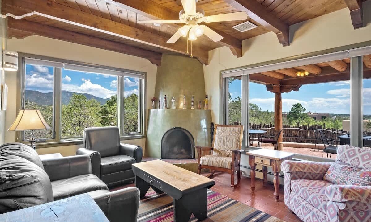 Photo of Livingroom in Northeast Santa Fe