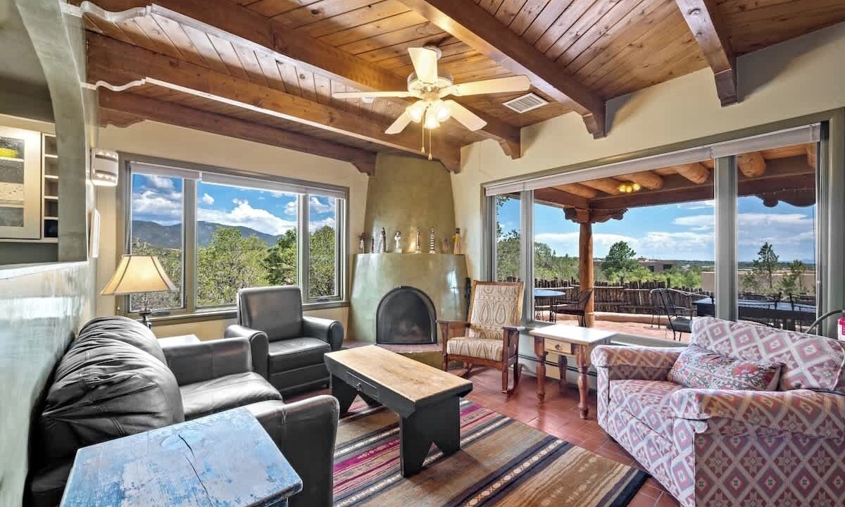 Photo of Livingroom in Northeast Santa Fe