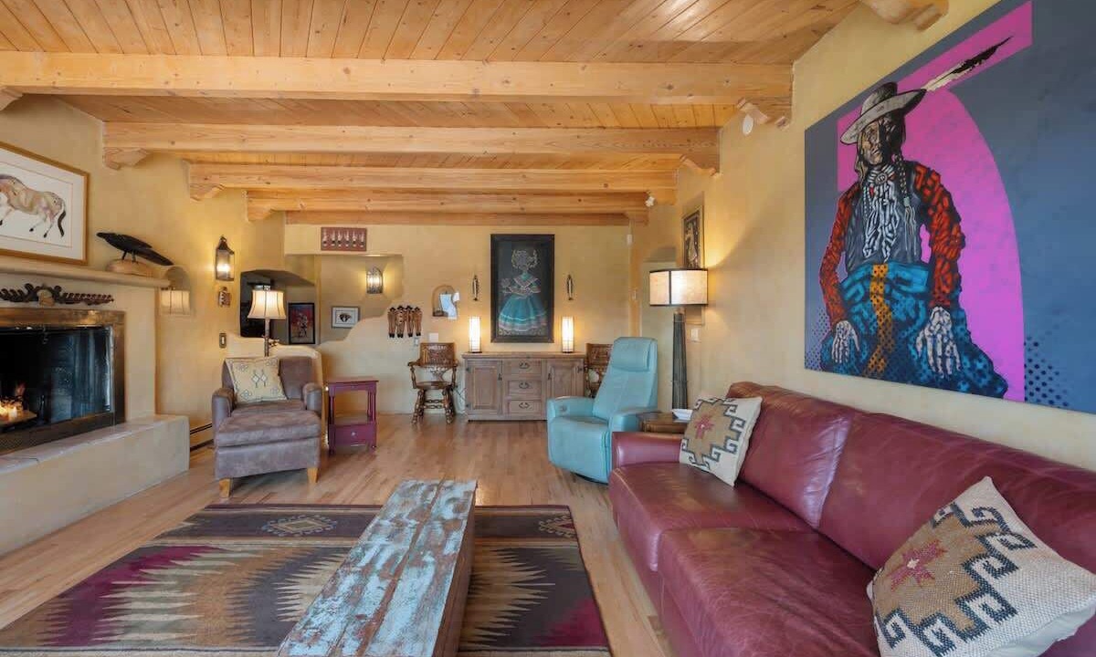Photo of Livingroom in Northeast Santa Fe