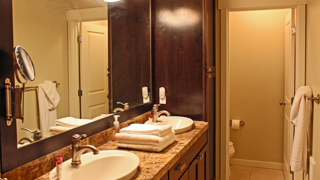 Photo of Bathroom in Broadway