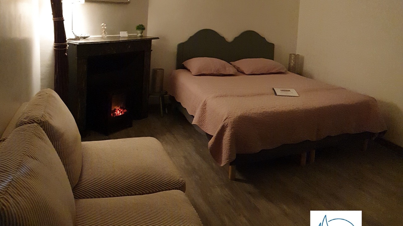 Photo of Bedroom in Anatole France Danton