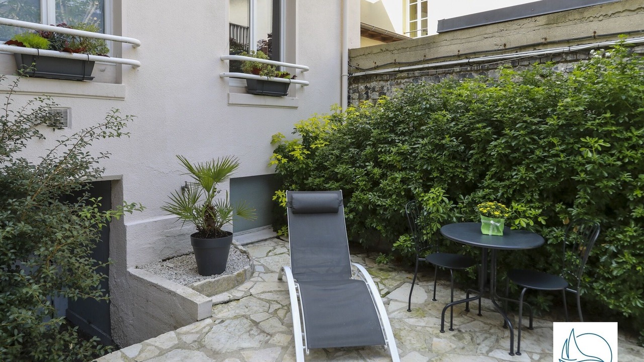 Photo of Outdoor in Anatole France Danton