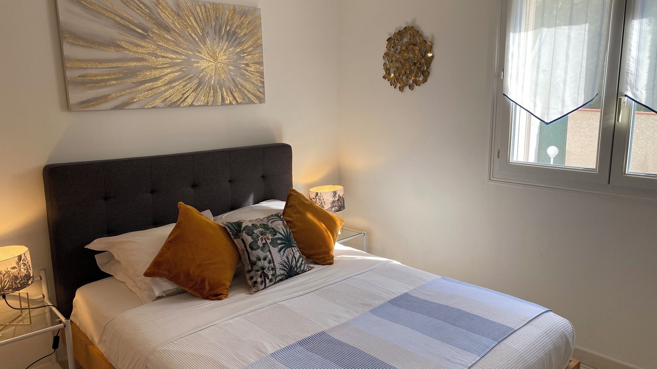 Photo of Bedroom in Saint-Genis