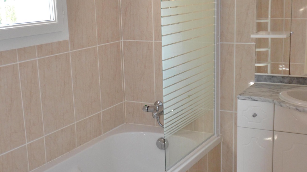 Photo of Bathroom in Saint-Genis
